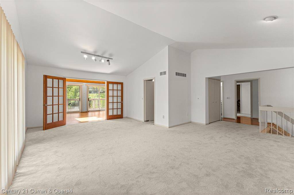 West Bloomfield Twp, MI 48323,2211 SHORE HILL Drive
