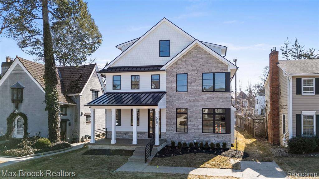 Birmingham, MI 48009,667 OAK Avenue