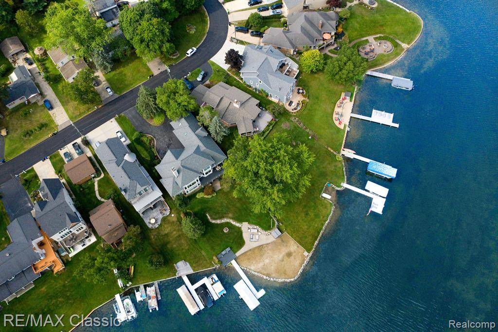 Wolverine Lake Vlg, MI 48390,826 Wolverine Drive