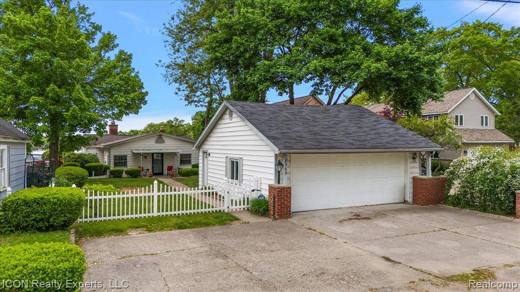 White Lake Twp, MI 48386,8569 COOLEY BEACH Drive