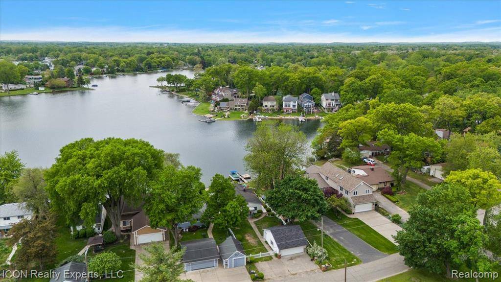 White Lake Twp, MI 48386,8569 COOLEY BEACH Drive