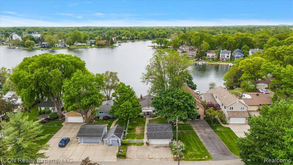White Lake Twp, MI 48386,8569 COOLEY BEACH Drive