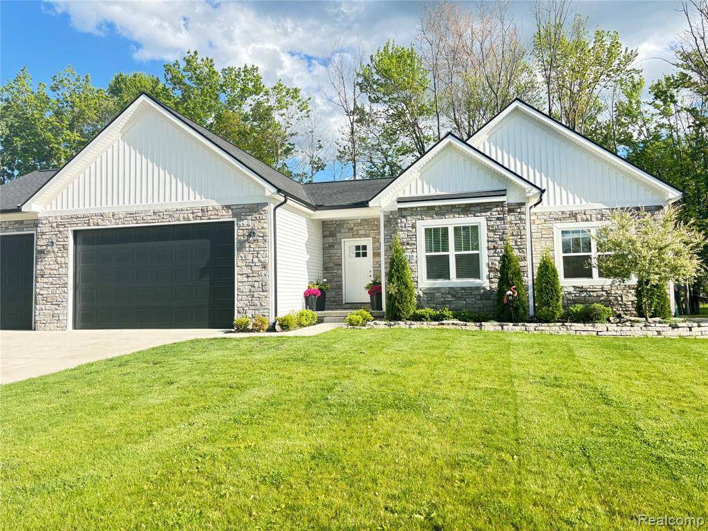 Grand Blanc, MI 48439,6210 Woodridge Lane