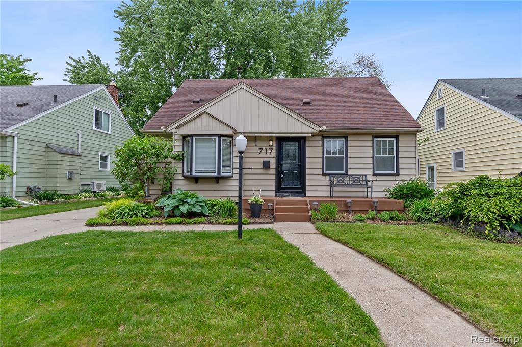 Royal Oak, MI 48067,717 N Vermont Avenue