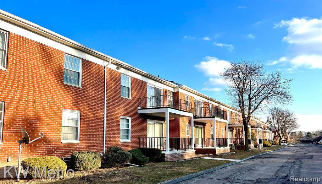 Farmington Hills, MI 48334,27689 W Echo Valley