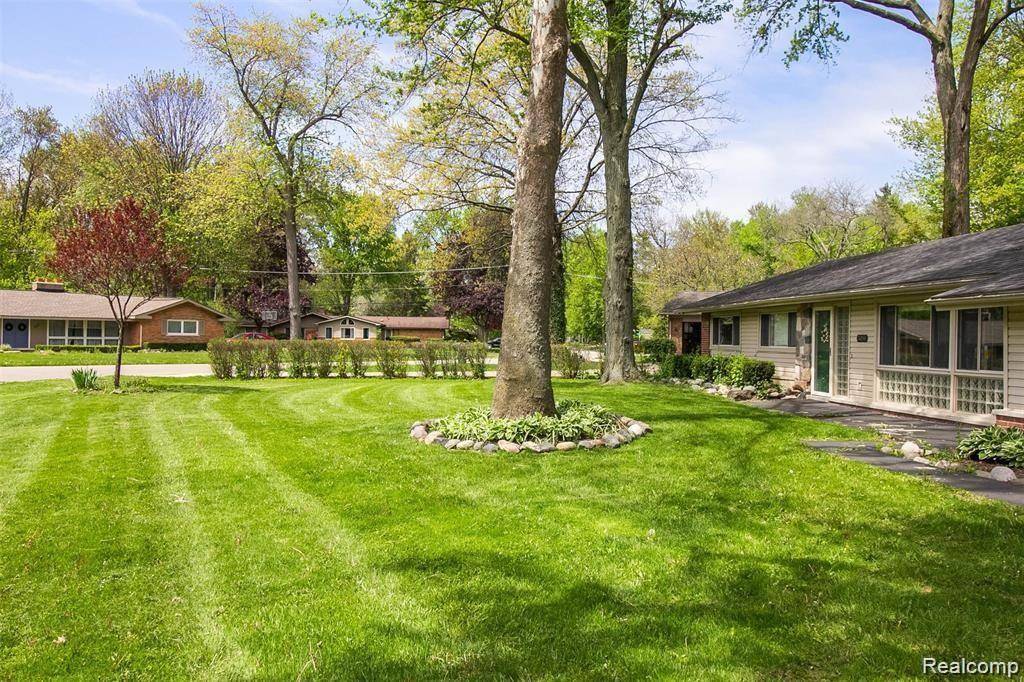 Troy, MI 48084,3088 HENHAWK Drive