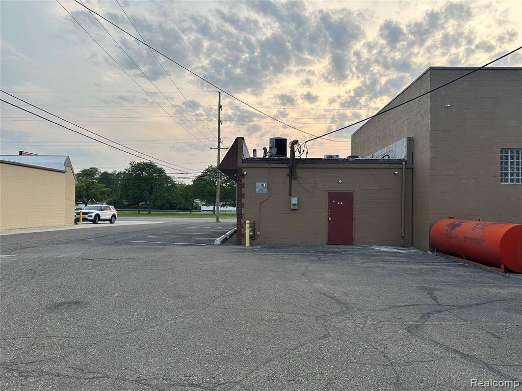 Trenton, MI 48183,2421 Fort Street