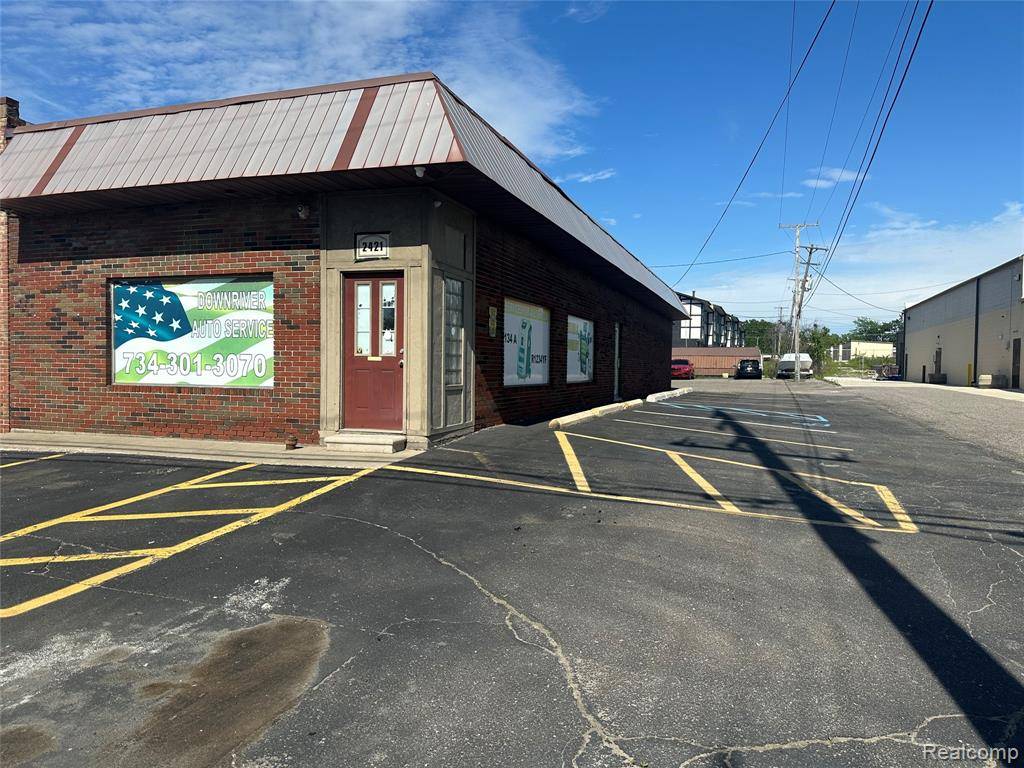 Trenton, MI 48183,2421 Fort Street