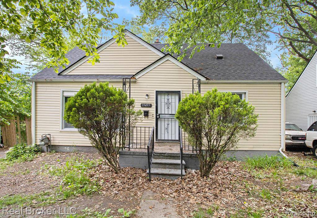 Detroit, MI 48219,19455 Houghton Street