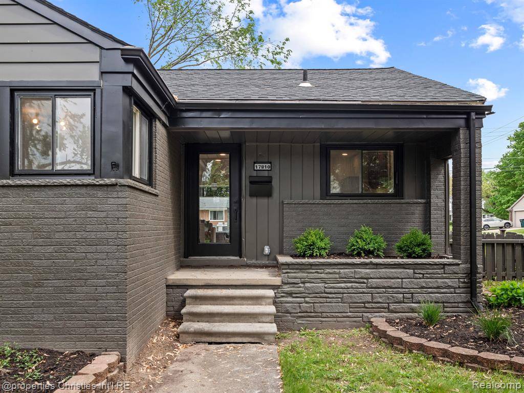 Beverly Hills Vlg, MI 48025,17810 Beechwood Avenue