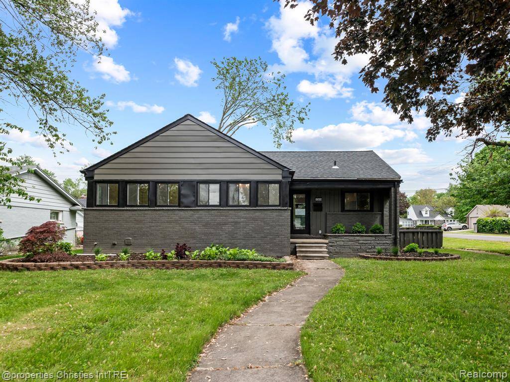 Beverly Hills Vlg, MI 48025,17810 Beechwood Avenue