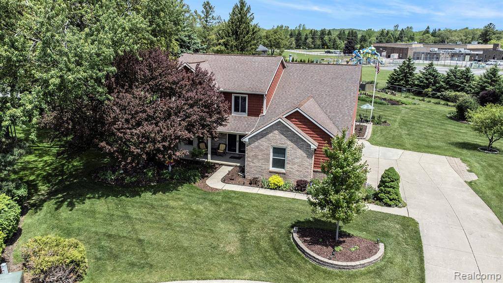 Oxford Vlg, MI 48371,155 Woodridge Court