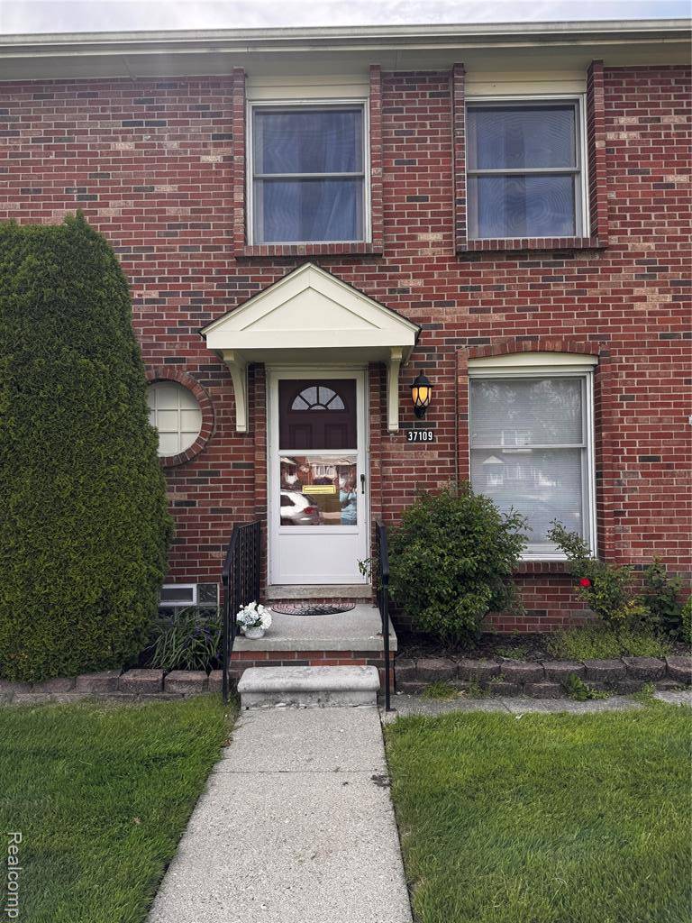 Clinton Twp, MI 48036,37109 Charter Oaks Boulevard 42