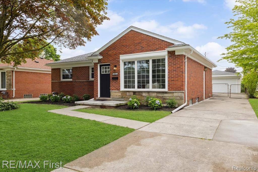 St. Clair Shores, MI 48082,31111 Angeline Court E