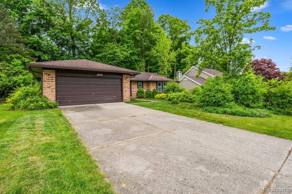 Farmington Hills, MI 48331,38833 Holsworth Court