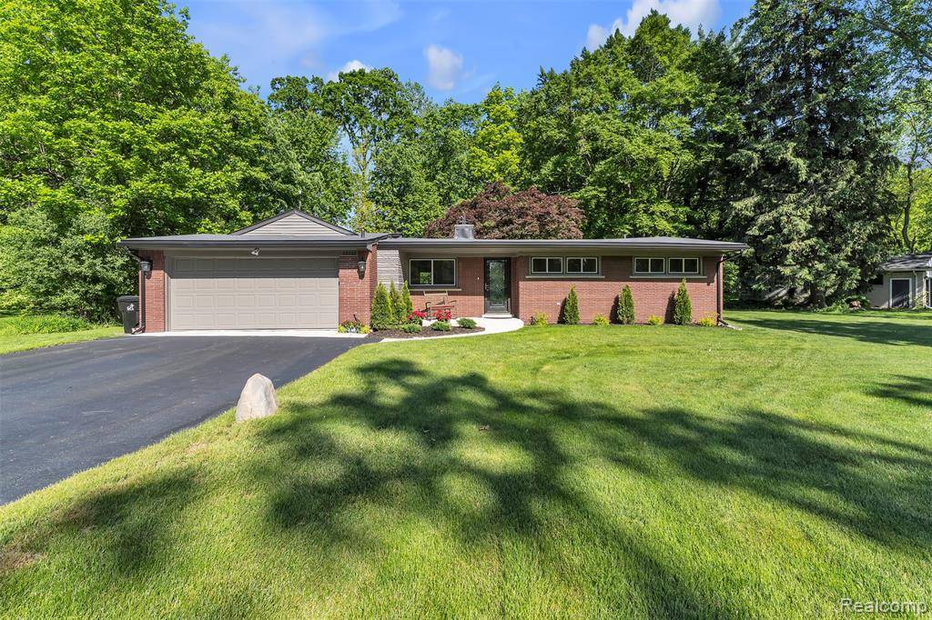 Farmington Hills, MI 48334,28200 E Greenmeadow Circle