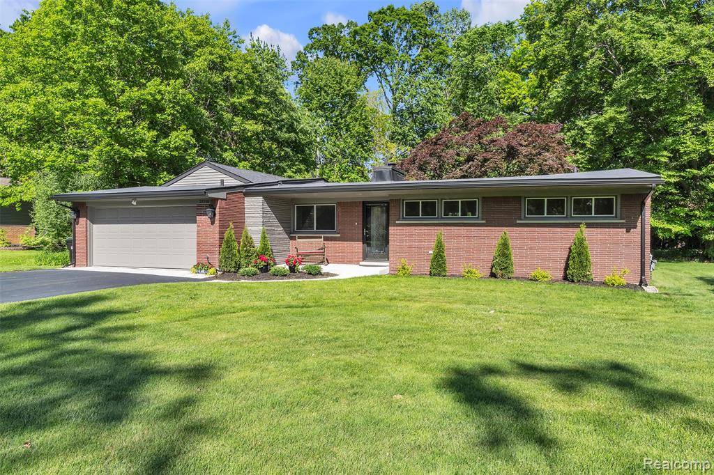 Farmington Hills, MI 48334,28200 E Greenmeadow Circle