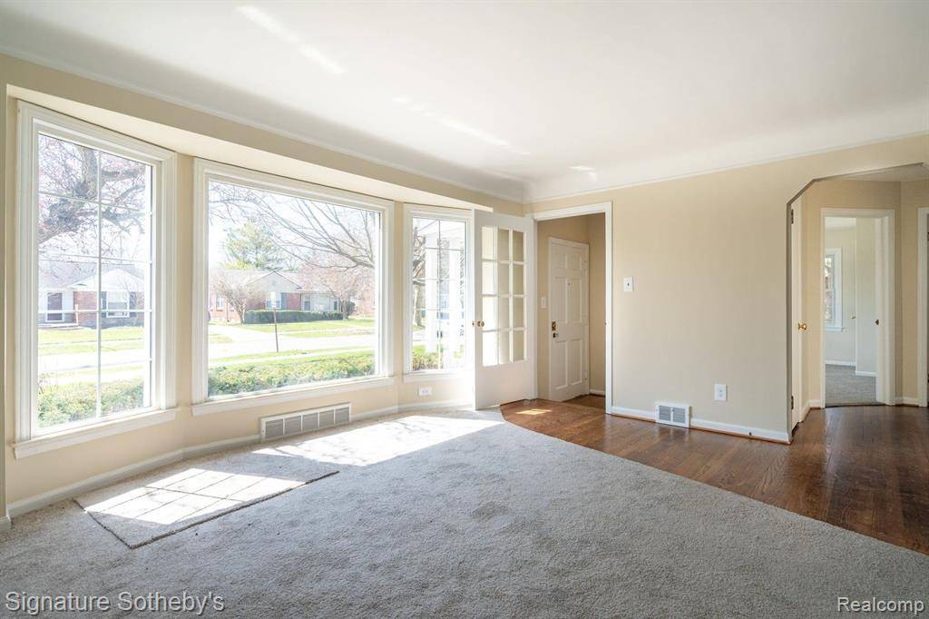Beverly Hills Vlg, MI 48025,15526 BUCKINGHAM Avenue