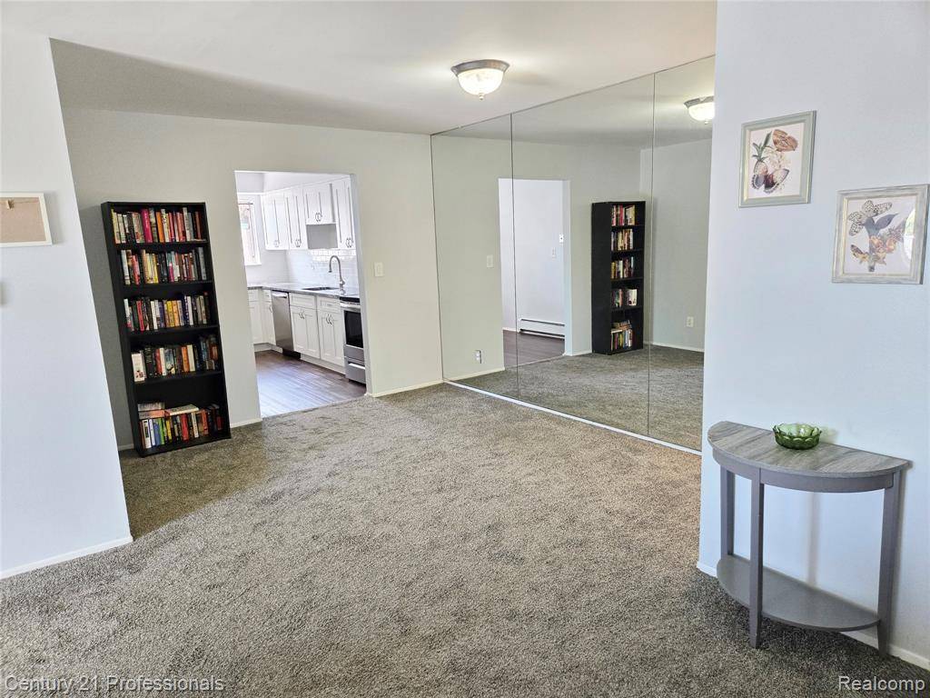 Troy, MI 48084,1942 Axtell Drive Unit 8