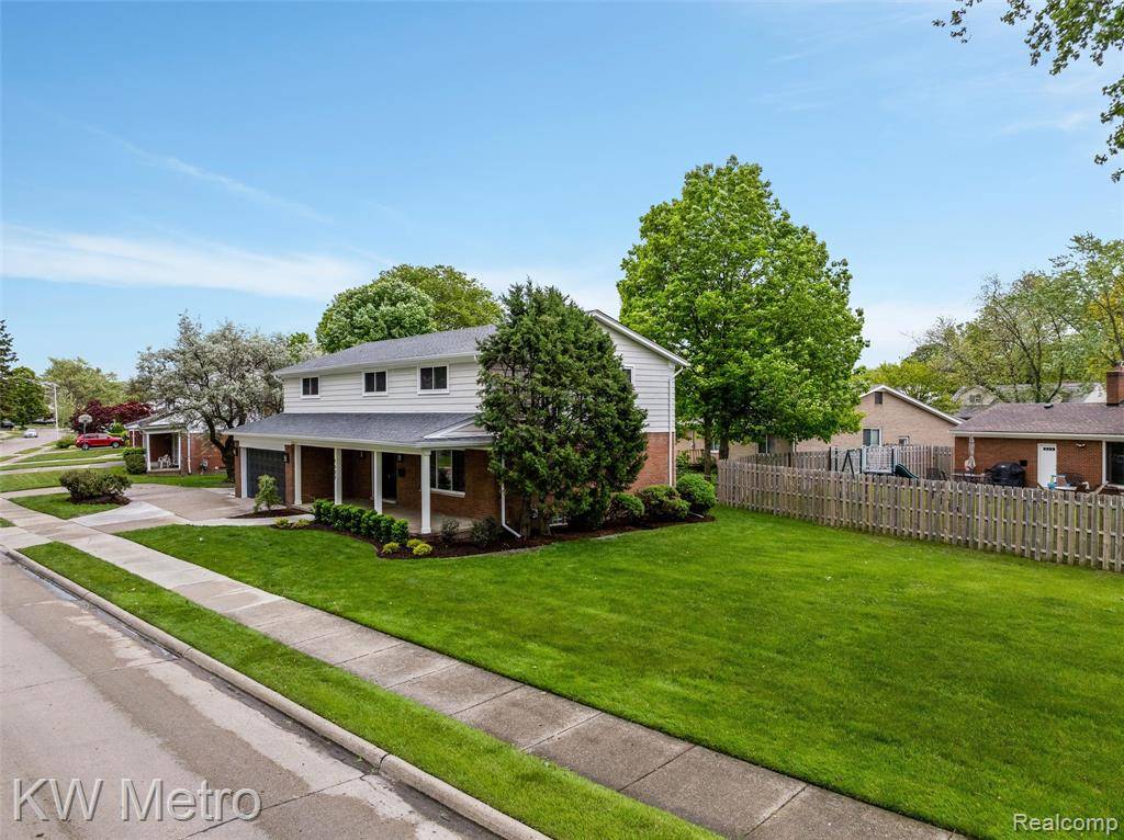 Grosse Pointe Woods, MI 48236,1607 Yorktown Street