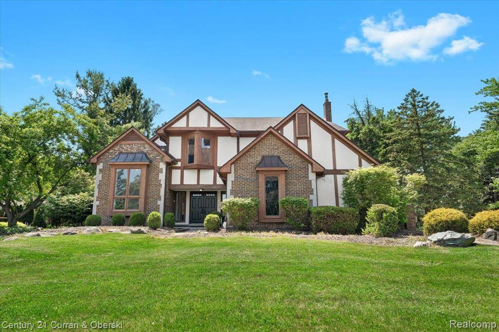 Farmington Hills, MI 48167,22275 HEATHERIDGE Lane