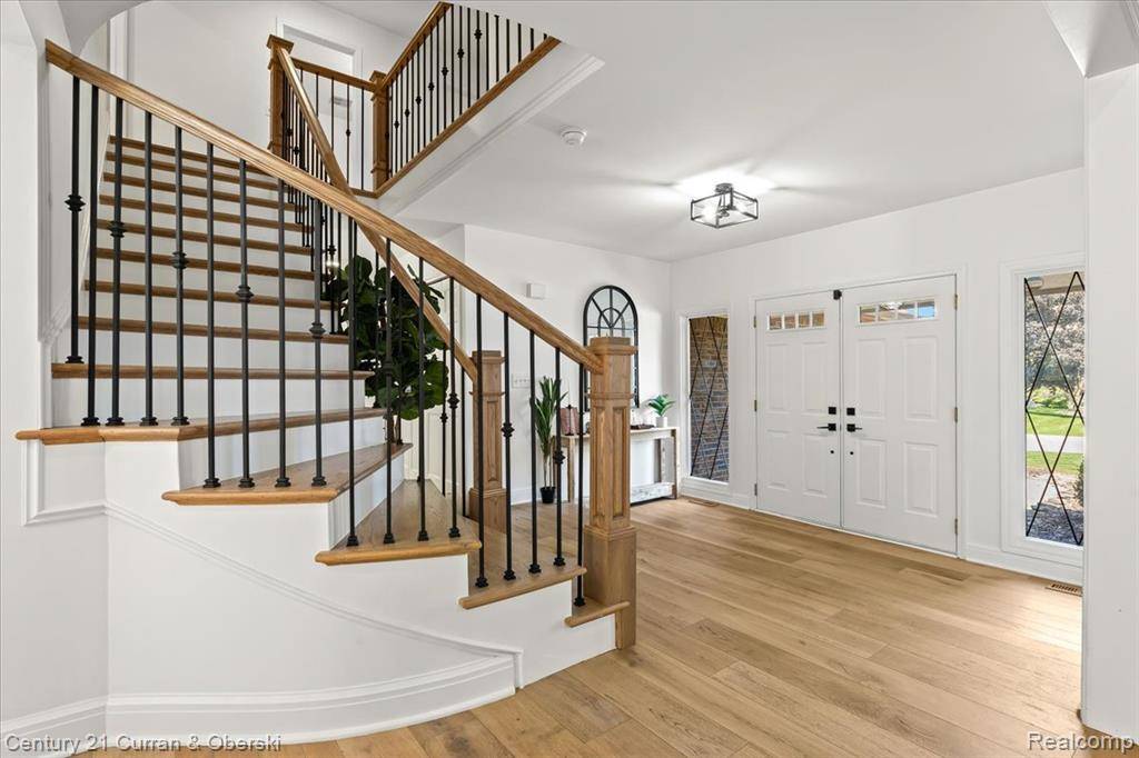 Farmington Hills, MI 48167,22275 HEATHERIDGE Lane