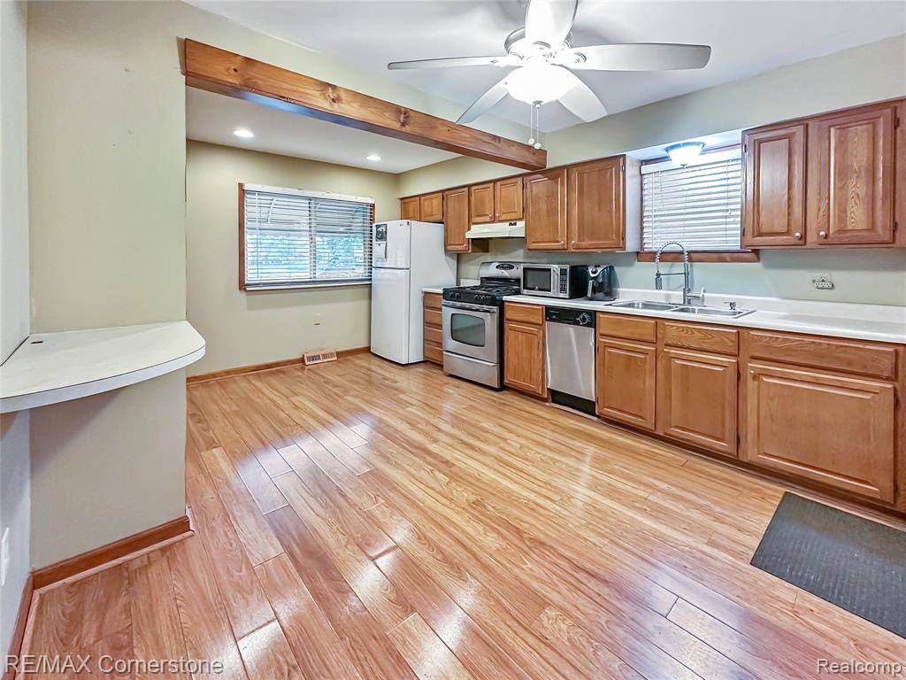 Garden City, MI 48135,32380 Maplewood Street