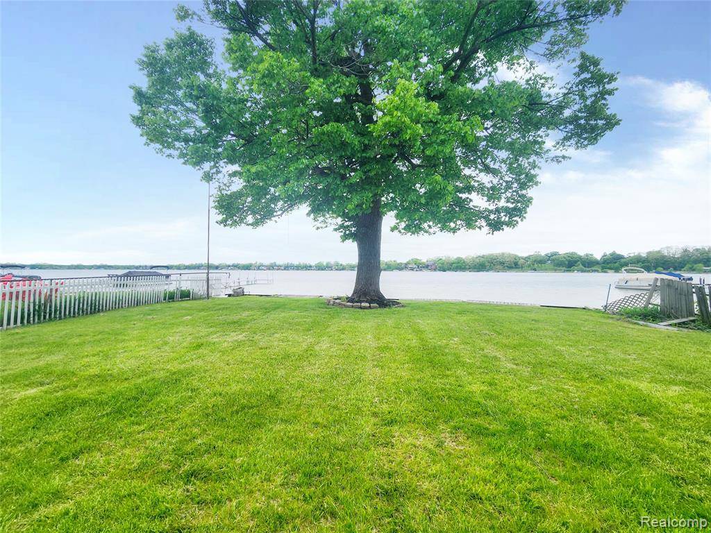 Waterford Twp, MI 48328,4390 Cass Elizabeth Road