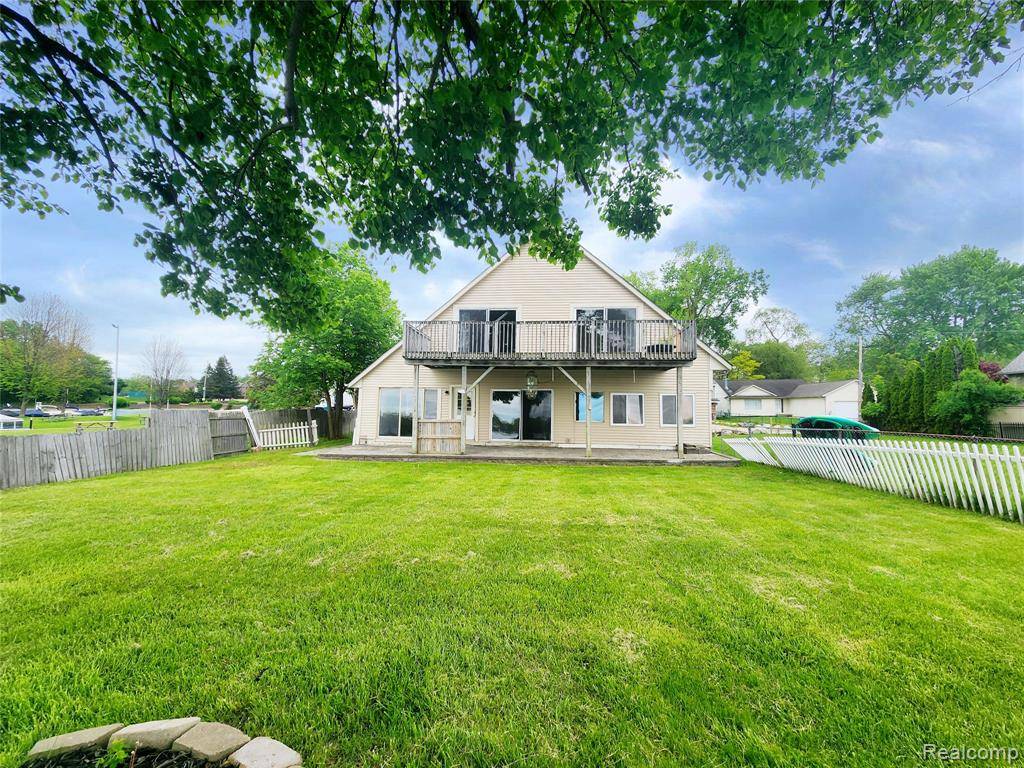 Waterford Twp, MI 48328,4390 Cass Elizabeth Road