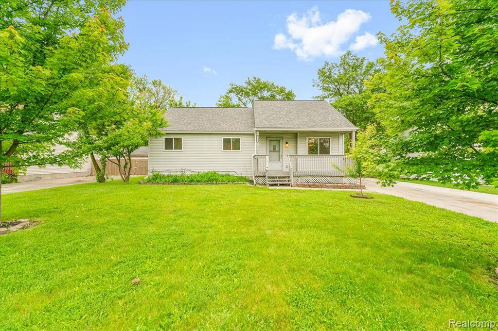 Romulus, MI 48174,7205 Kempa Street