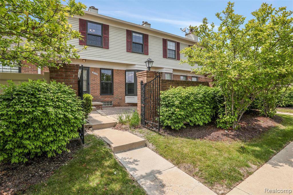 Farmington Hills, MI 48331,38928 Country Circle