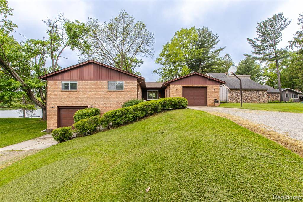 Oakland Twp, MI 48370,63 Lakeview Drive