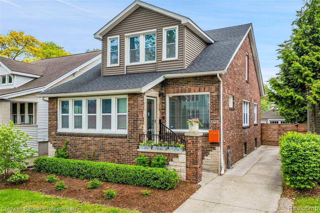 Grosse Pointe Park, MI 48230,1354 Lakepointe Street
