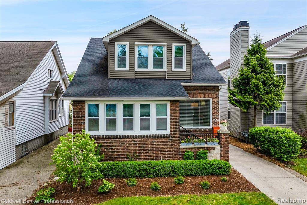 Grosse Pointe Park, MI 48230,1354 Lakepointe Street