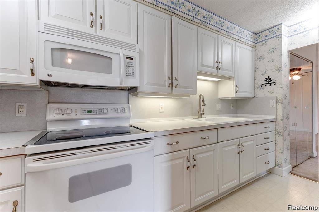 Dearborn, MI 48124,21800 MORLEY Avenue 619