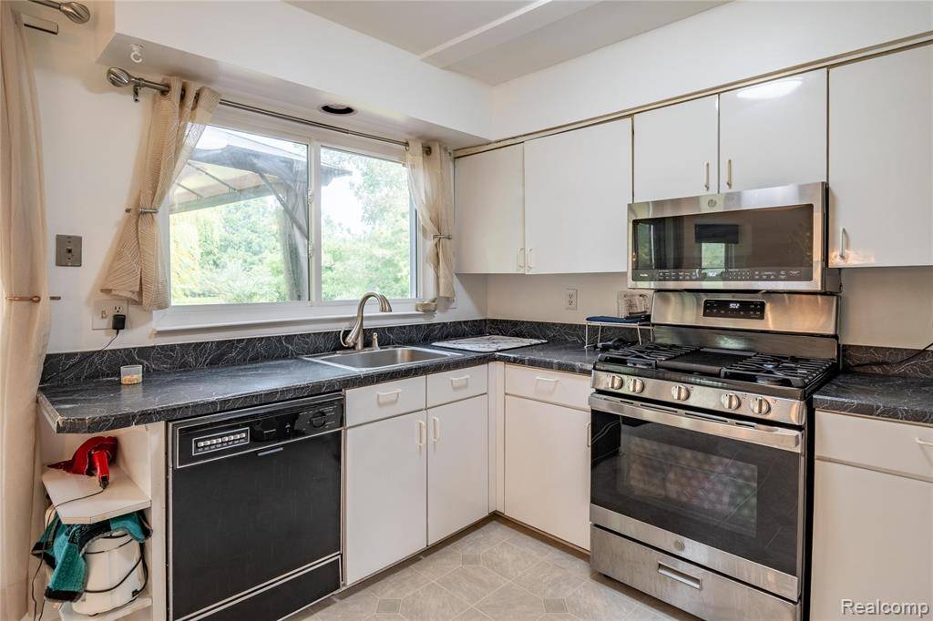 Farmington Hills, MI 48331,27975 Gaines Mill Way