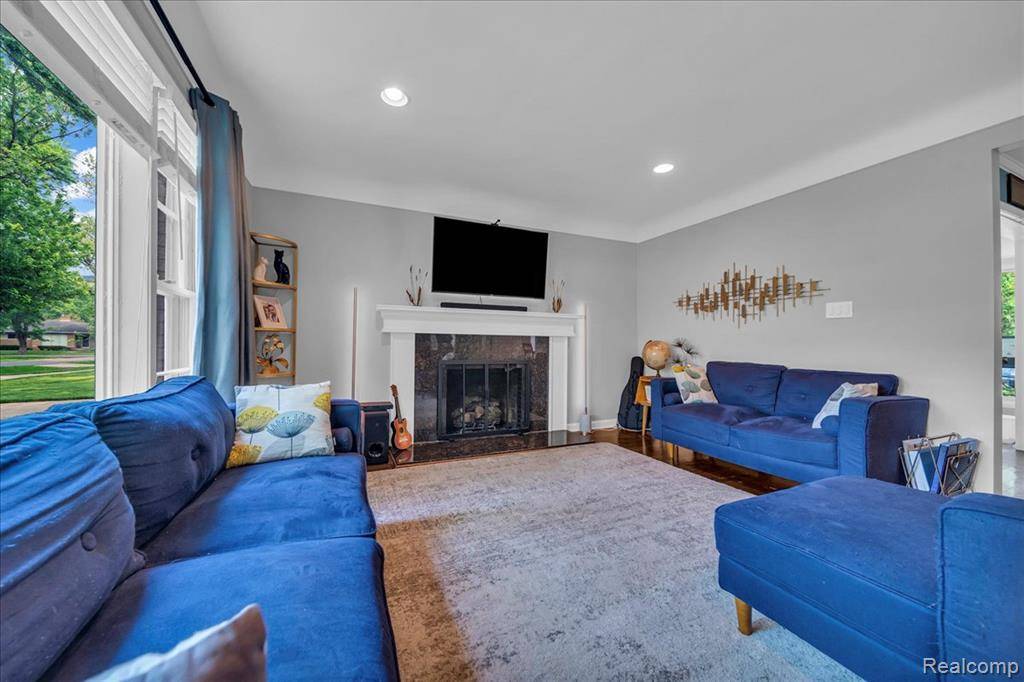Beverly Hills Vlg, MI 48025,16141 Reedmere Avenue