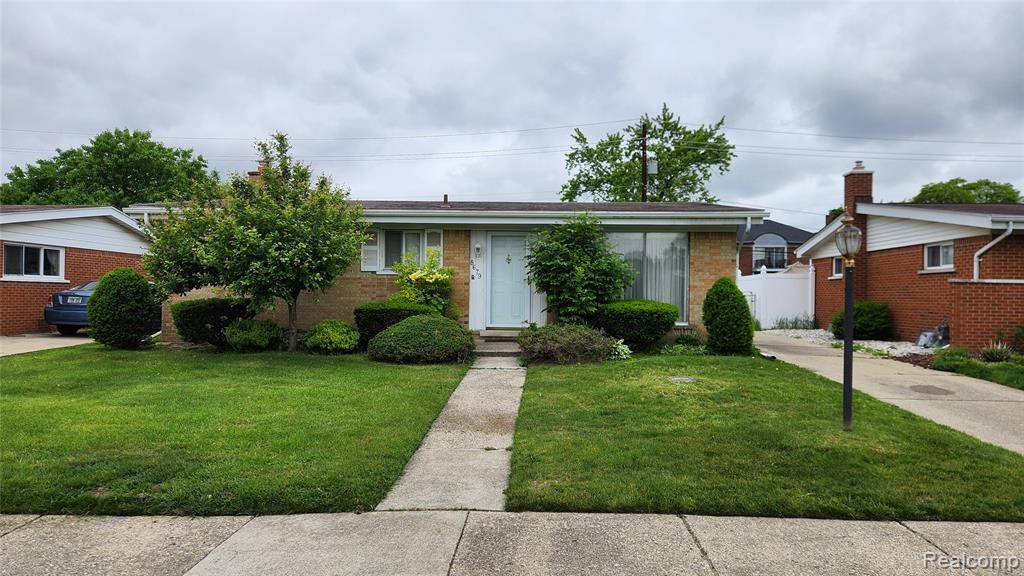Dearborn Heights, MI 48127,8679 Mercedes Street