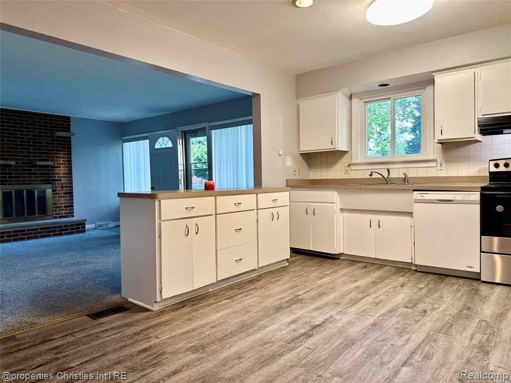 Dearborn Heights, MI 48127,20195 River Oaks Drive