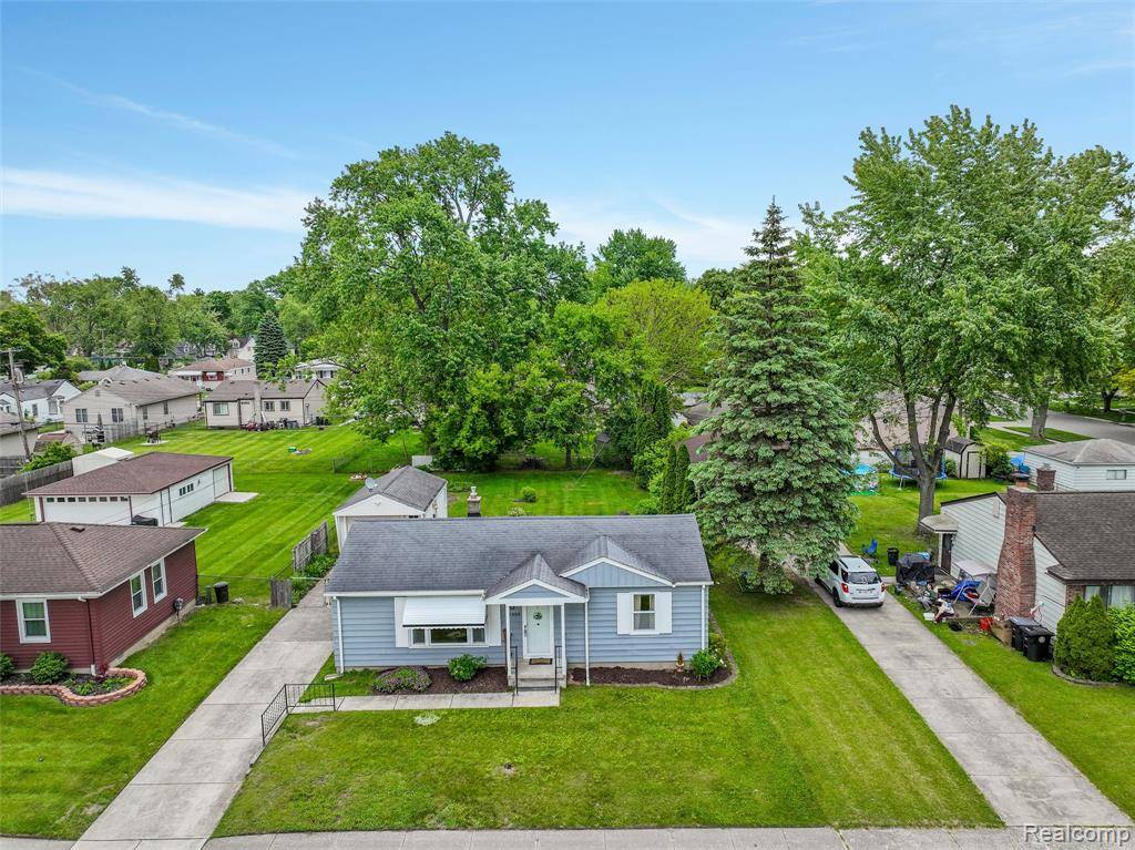 Livonia, MI 48152,19934 Floral Street