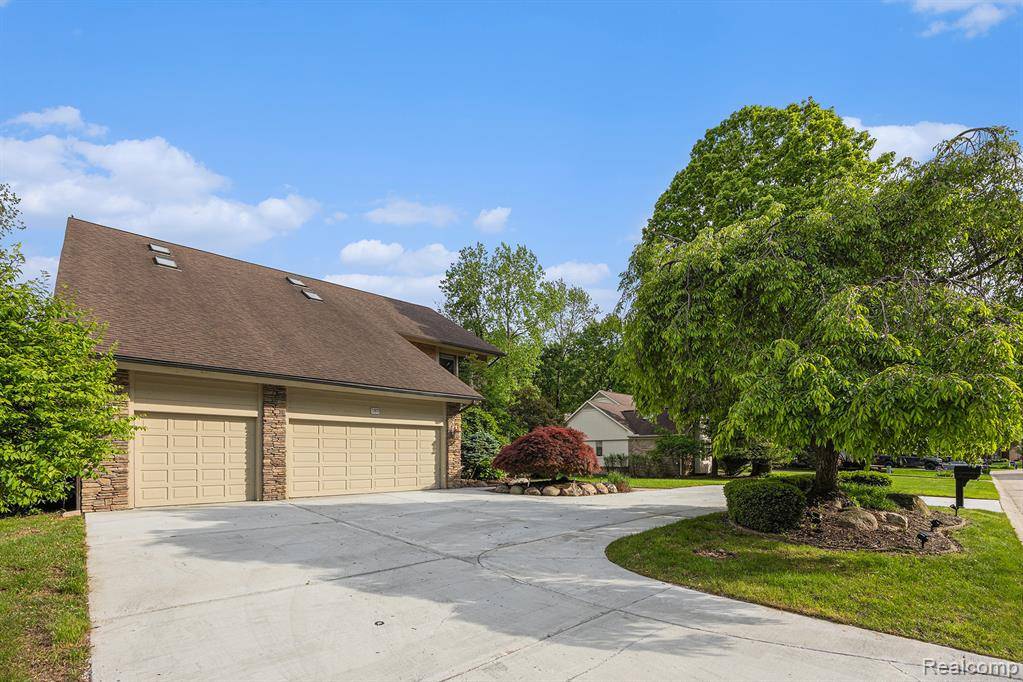 Rochester Hills, MI 48307,785 River Bend Drive