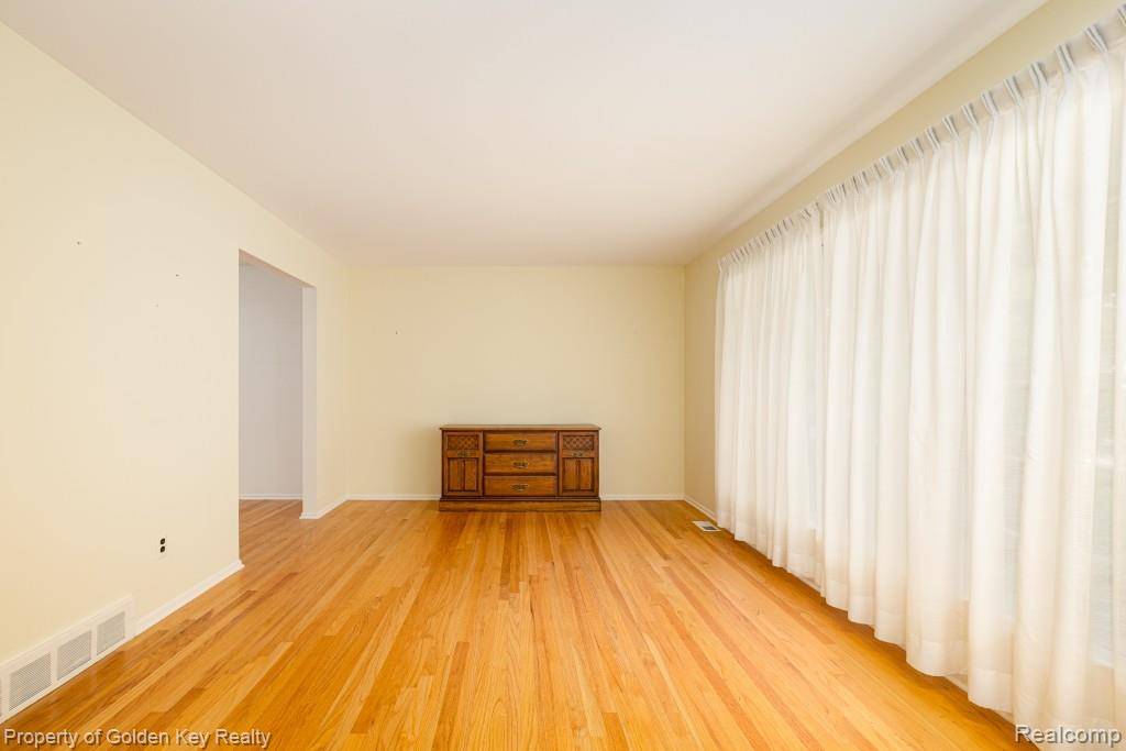 Livonia, MI 48154,36819 Sunnydale Street