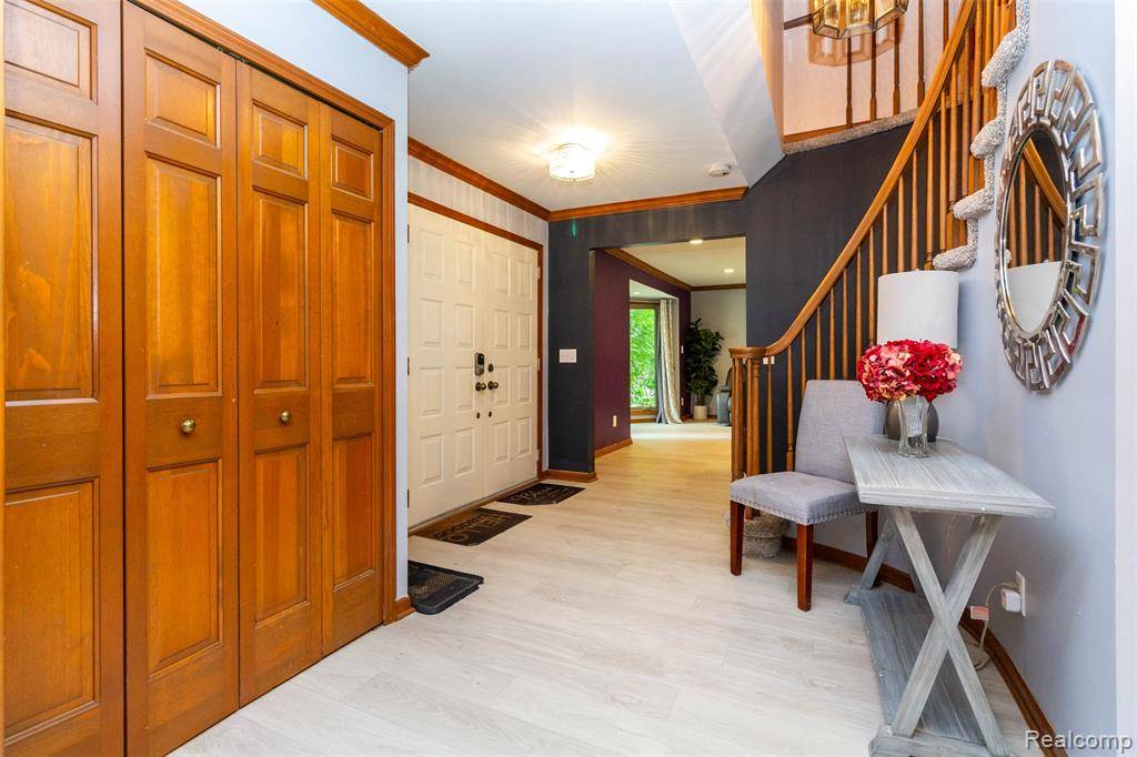 Farmington Hills, MI 48167,38649 Deerwood Court