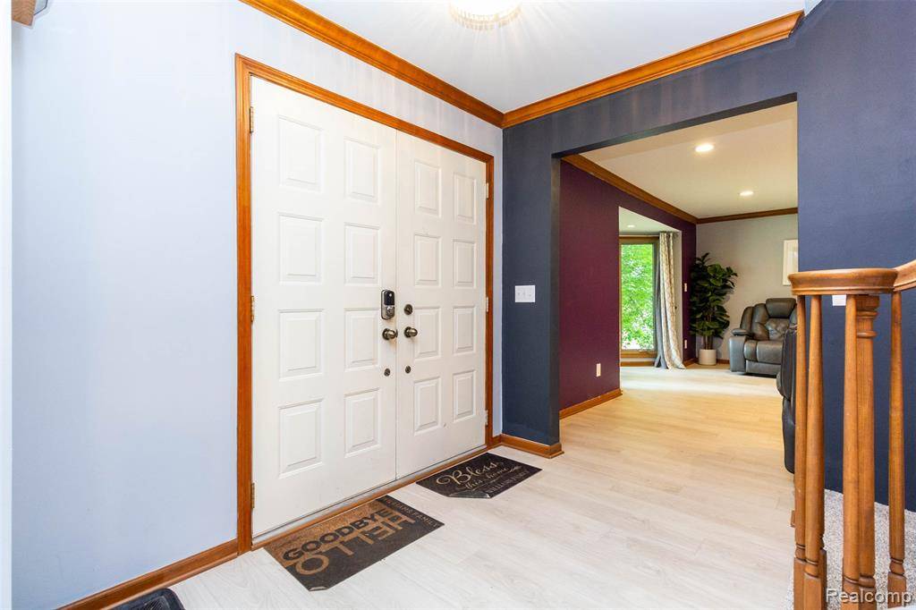 Farmington Hills, MI 48167,38649 Deerwood Court