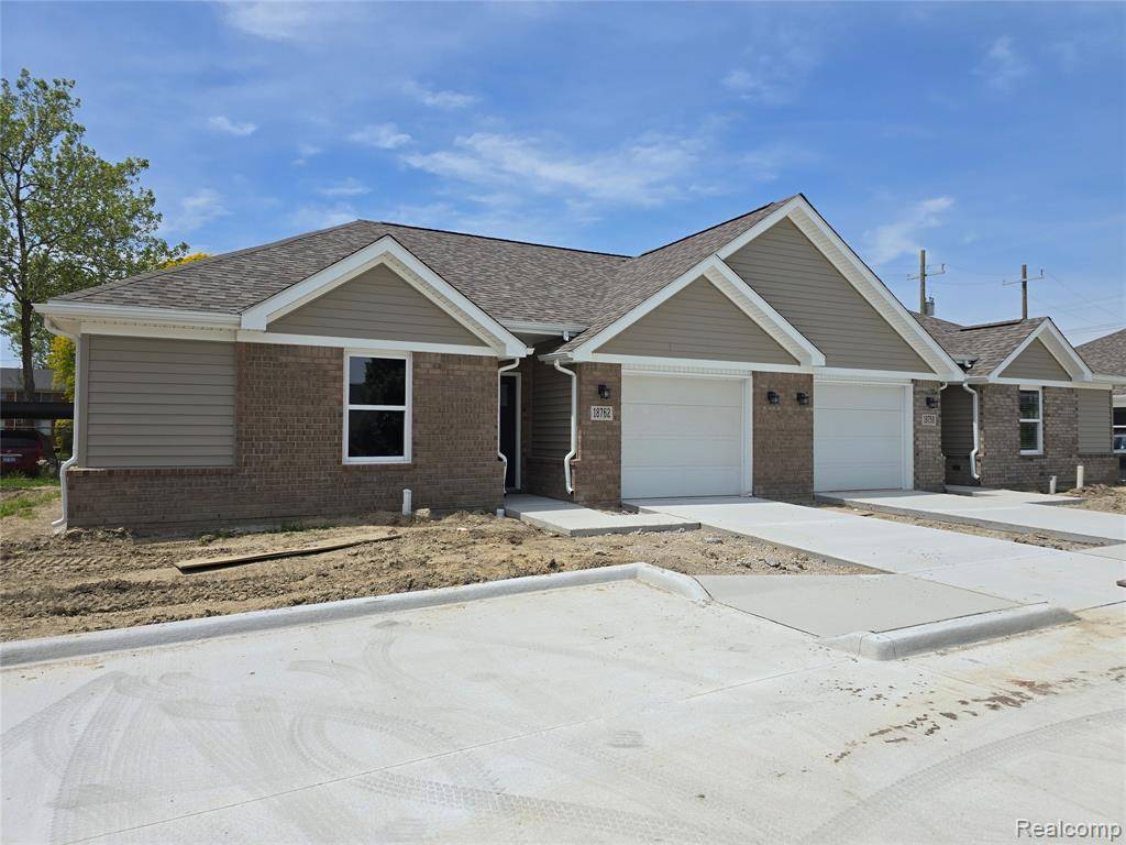 Roseville, MI 48066,18762 14 MILE RD 4