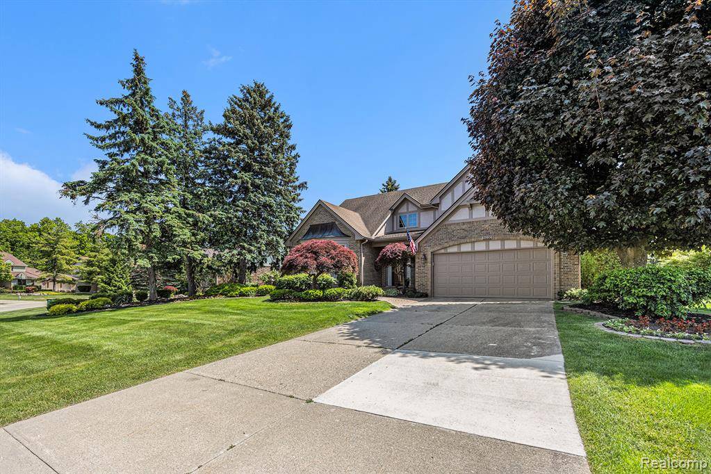 Farmington Hills, MI 48331,31220 Country Ridge Circle