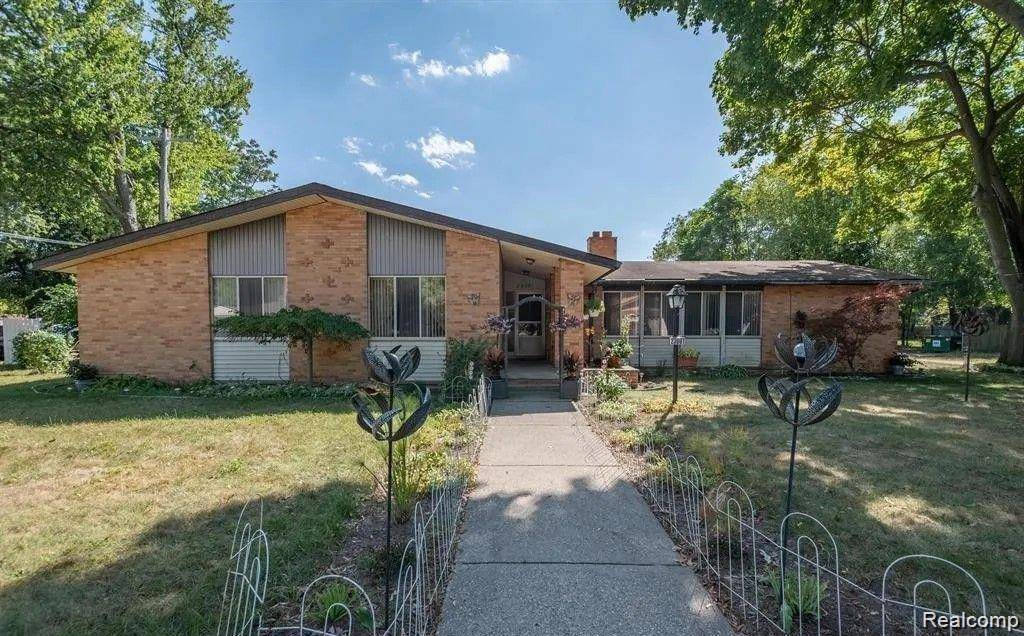 Detroit, MI 48219,23001 Norfolk Street