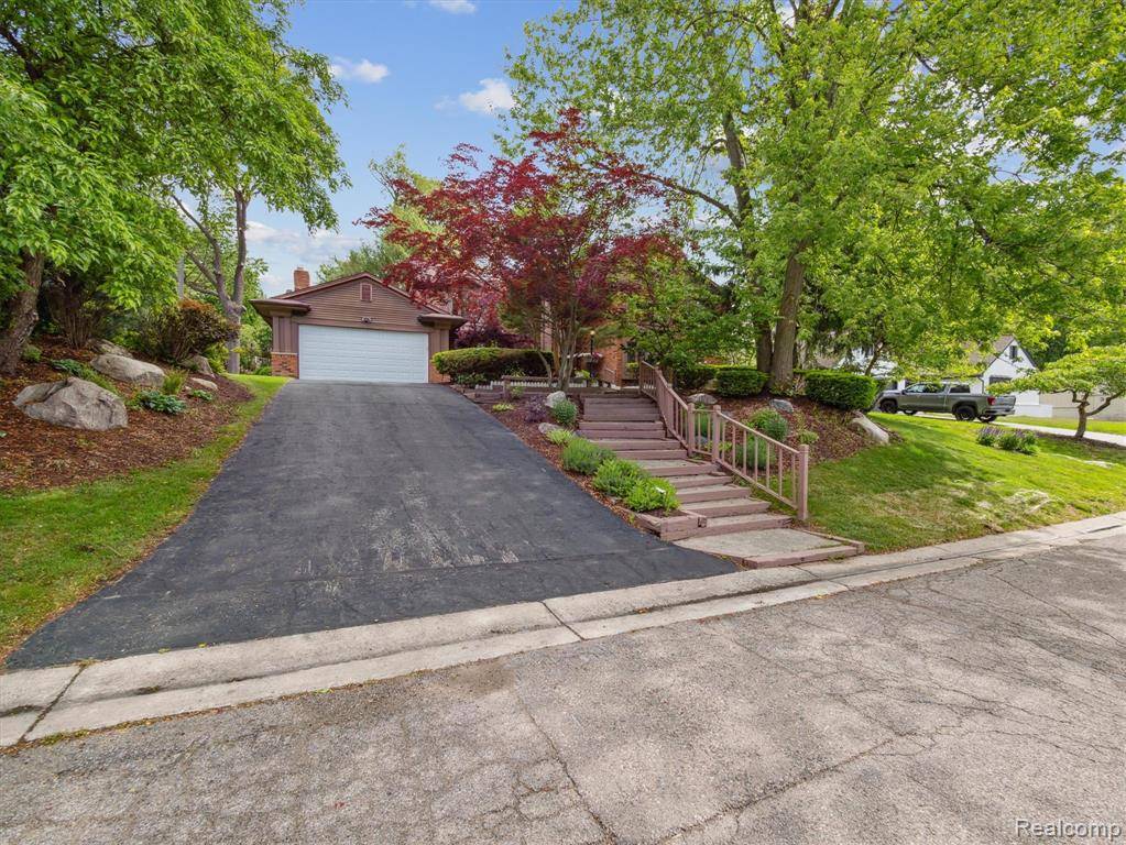 West Bloomfield Twp, MI 48323,4677 Rolling Ridge Road