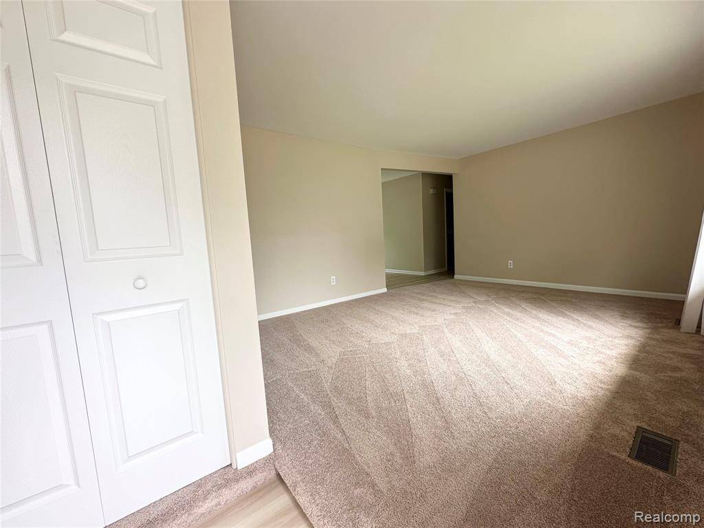 Farmington Hills, MI 48336,23062 Tuck Road