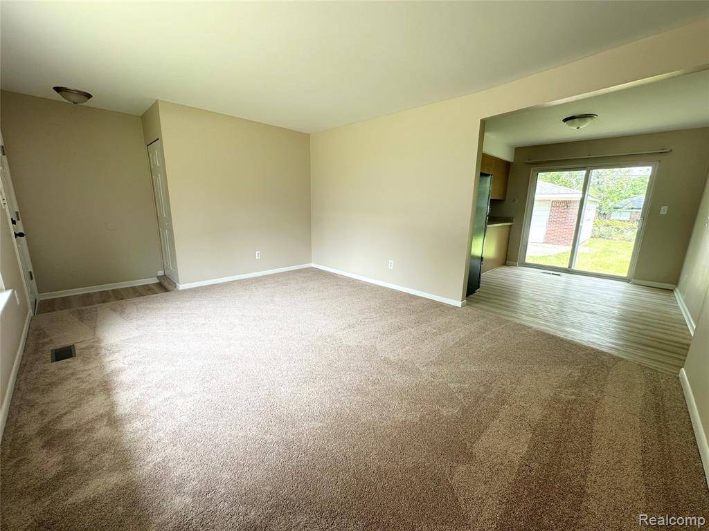 Farmington Hills, MI 48336,23062 Tuck Road